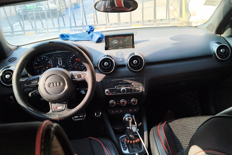 Audi A1 2016 car image #12