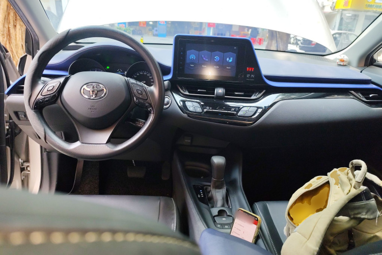 Toyota C-HR 2022 car image #12