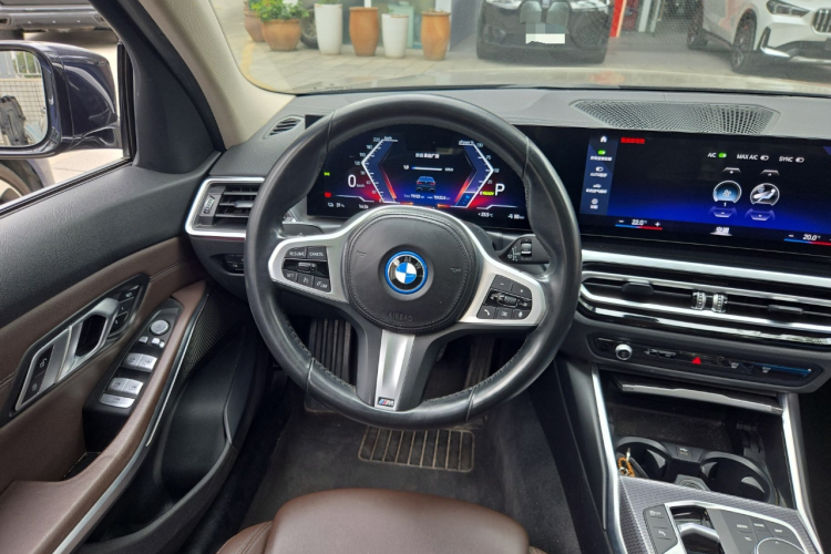 BMW i3 2022 car image #12