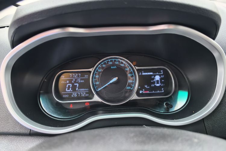 SWM X3 2021 صورة سيارة #12