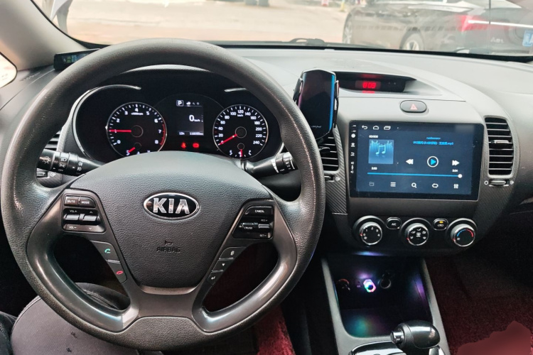 Kia K3 2016 car image #12