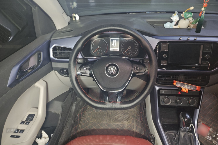 Volkswagen T-Cross 2020 #12 Volkswagen T-Cross 2020 car image #12