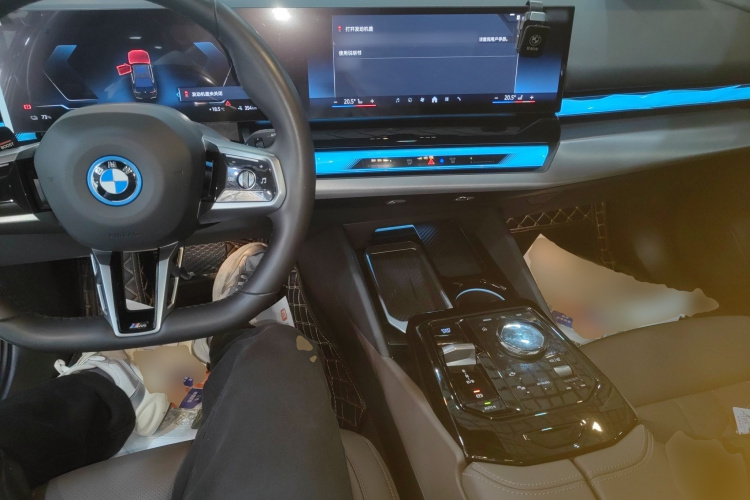 BMW i5 2024 car image #12