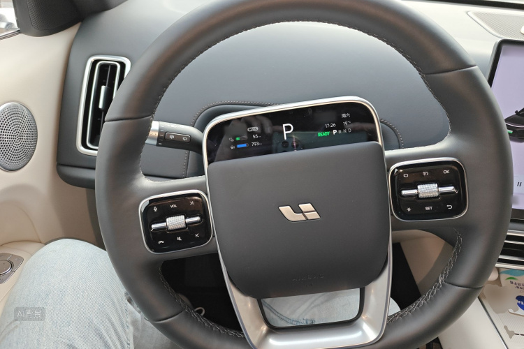 Li L6 2025 image de voiture #12