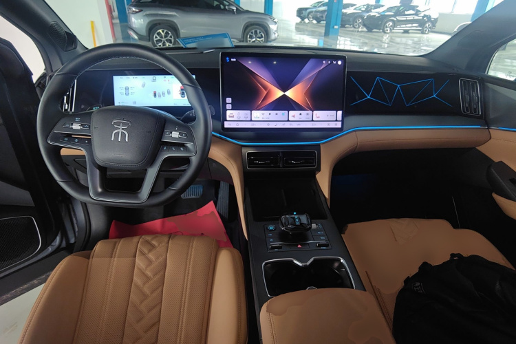 BYD SongL DM-i 2025 car image #12