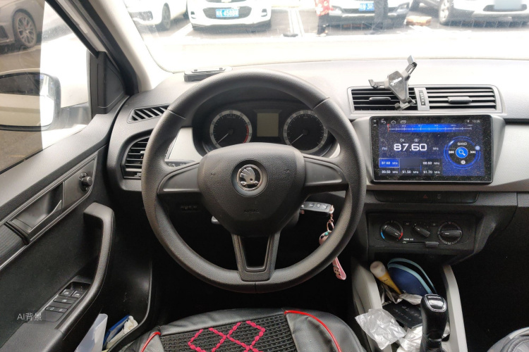 Skoda Fabia 2017 immagine di auto #12