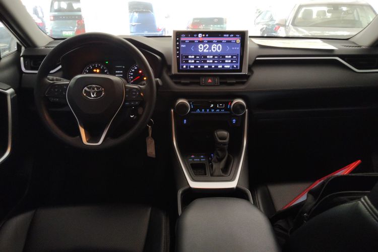 Toyota RAV4 2021 car image #12