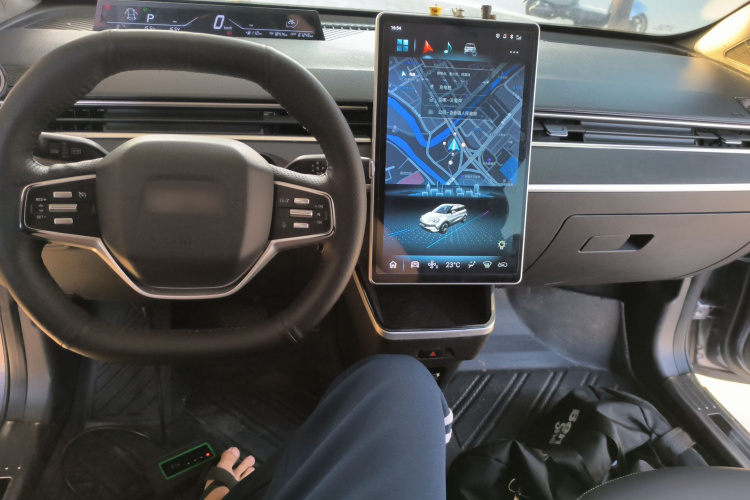 哪吒汽车 哪吒V 2021 汽车图片 #12