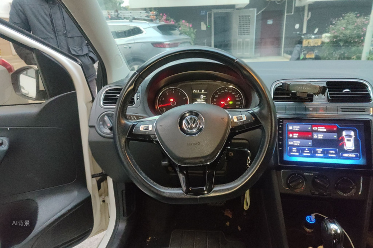 Polo 2016 car image #12