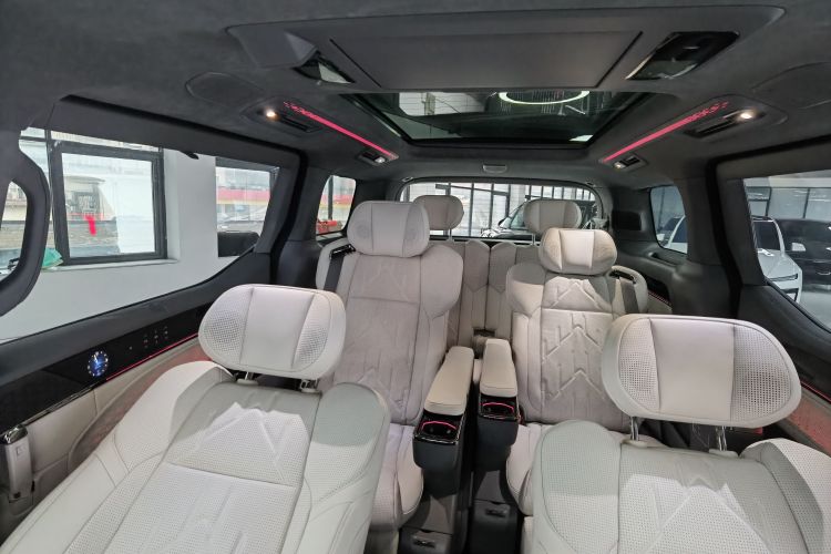 极氪 极氪009 汽车图片 #12