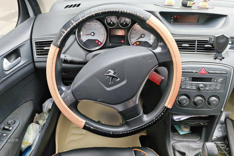 Peugeot 308 2015 car image #12