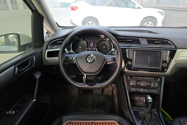 Volkswagen Touran 2018 immagine di auto #12