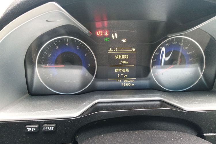 GEELY Emgrand 2015 car image #12