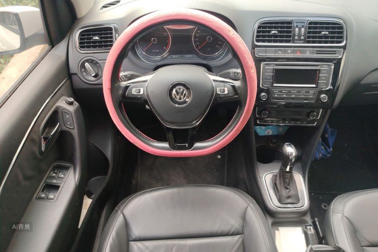 Polo 2015 car image #12