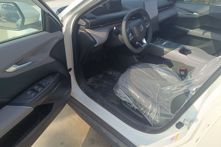 Changan EadoPHEV 2025 imagem de carro #12