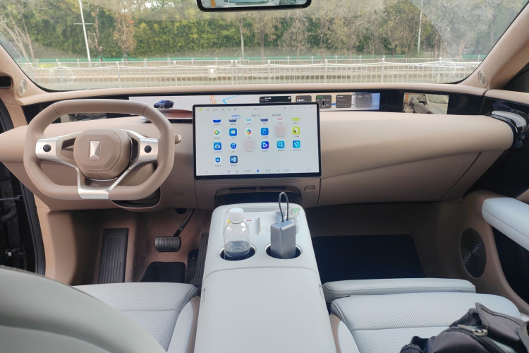 Avatr 07 2025 car image #12