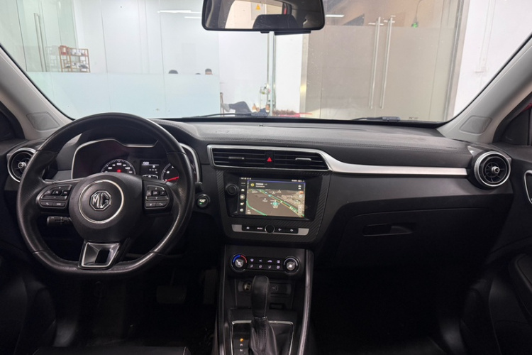 MG ZS 2017 car image #12