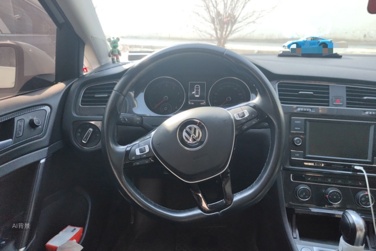 Volkswagen Golf 2018 car image #12