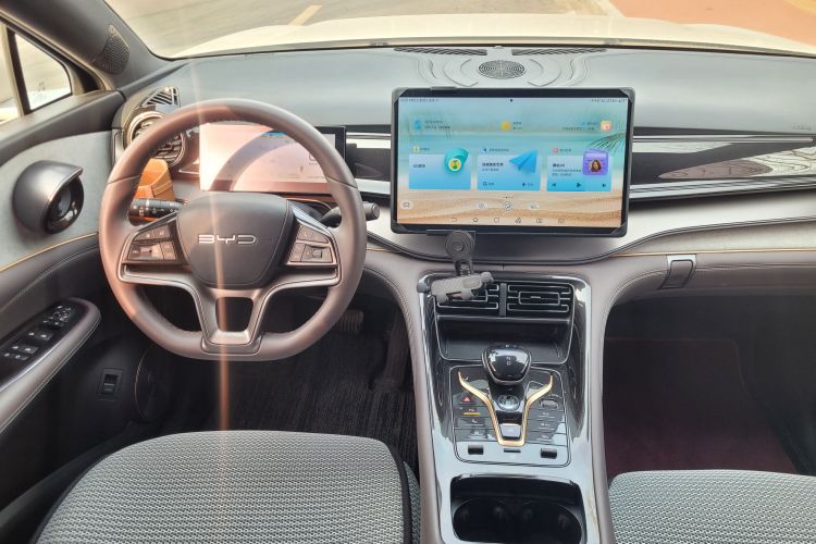 BYD Frigate 07 2024 #12 BYD Frigate 07 2024 car image #12