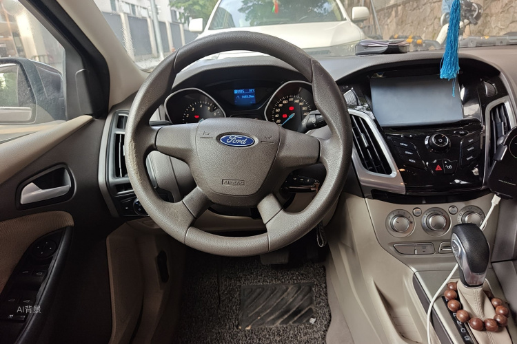 Ford Focus 2013 car image #12