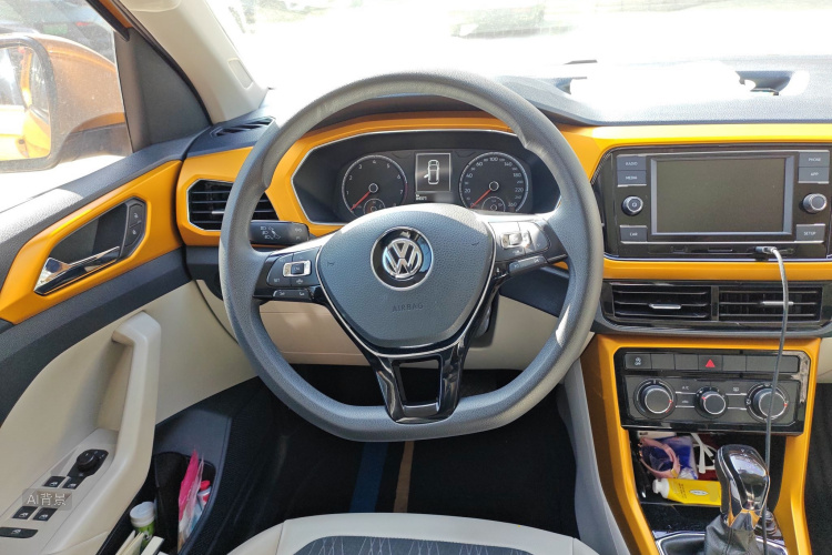 Volkswagen T-Cross 2019 #12 Volkswagen T-Cross 2019 car image #12