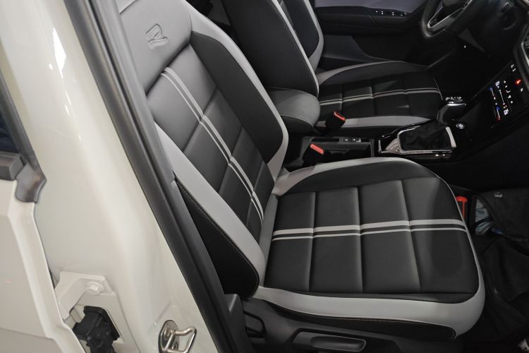 T-Roc 2025 car image #12