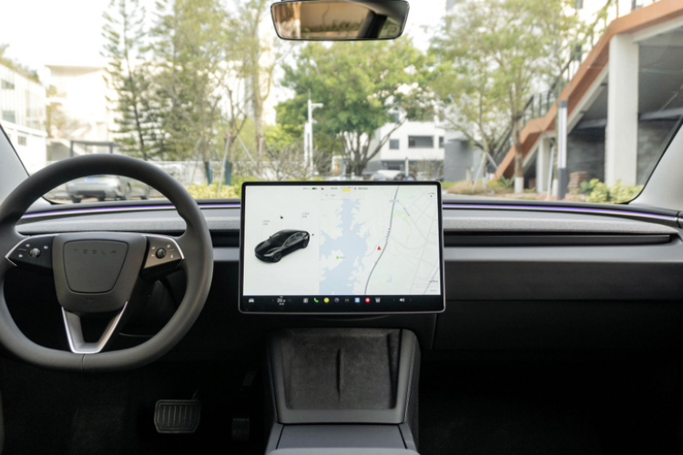 Tesla Model 3 2024 immagine di auto #12