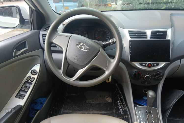 Hyundai Reina 2016 car image #12