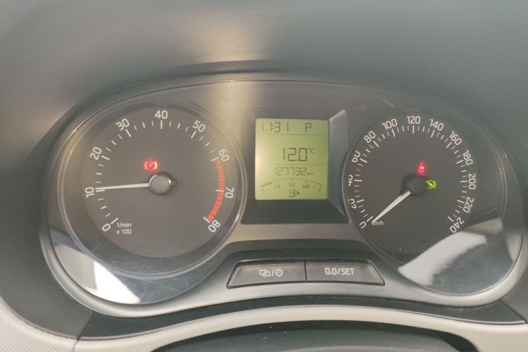 Skoda Fabia 2015 изображение автомобиля #12