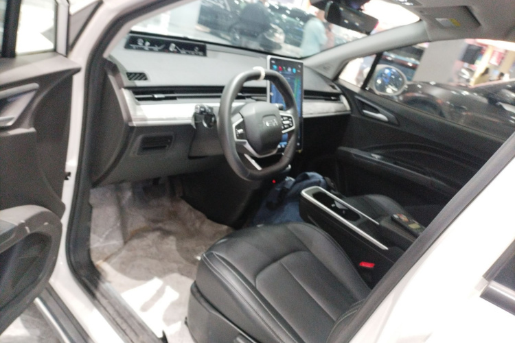 哪吒汽车 哪吒AYA 2023 汽车图片 #12