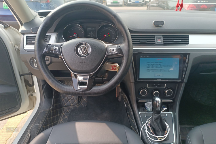 Volkswagen C-Trek 2018 immagine di auto #12