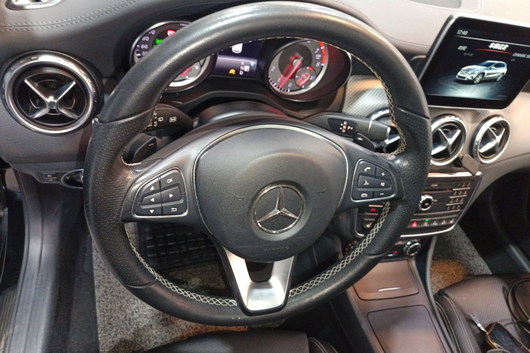 Mercedes-Benz GLA Class 2016 immagine di auto #12