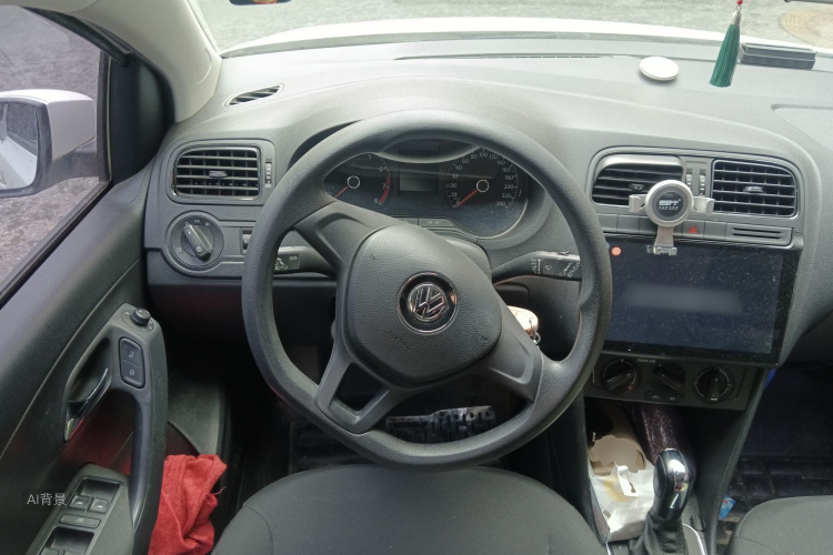 Volkswagen Polo 2016 car image #12