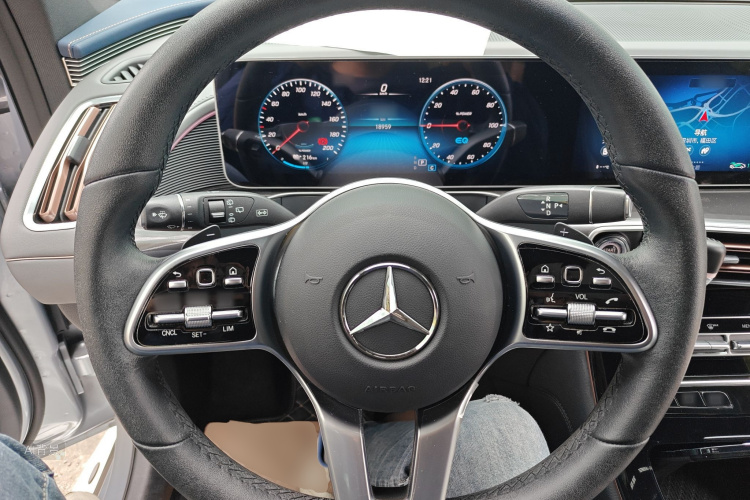 Mercedes-Benz EQC Class 2020 car image #12