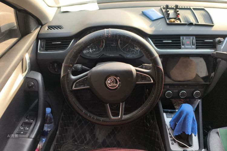 Skoda Octavia 2020 car image #12