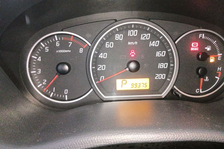 Suzuki Swift 2015 car image #12