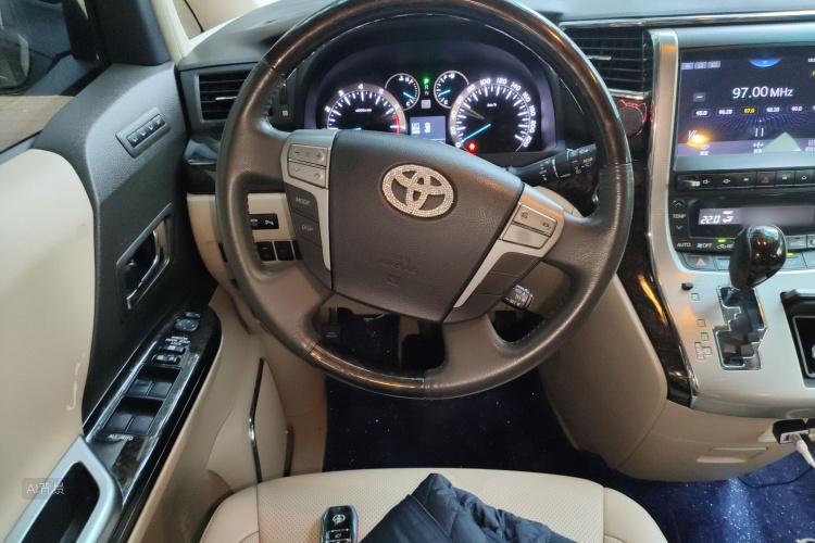 Toyota 2015 car image #12