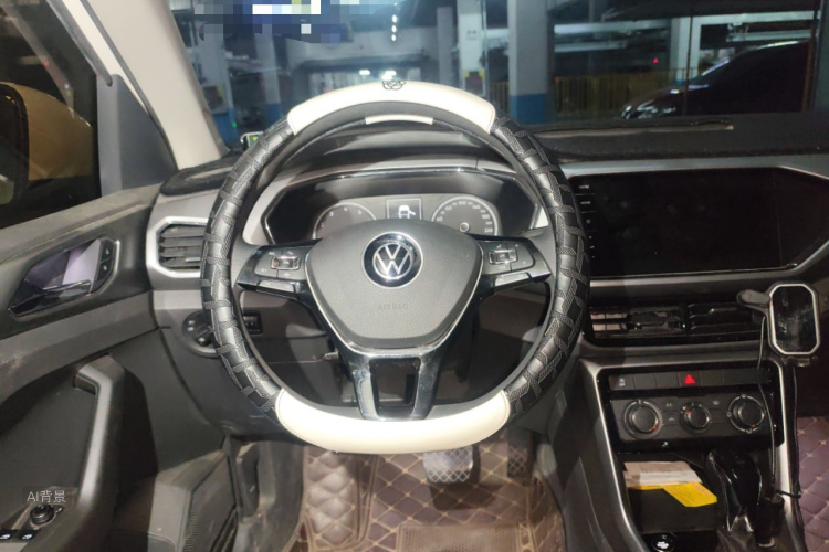 Volkswagen T-Cross 2021 #12 Volkswagen T-Cross 2021 car image #12