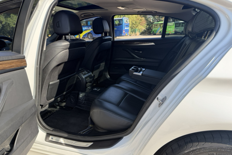 BMW 5 Series 2014 car image #12