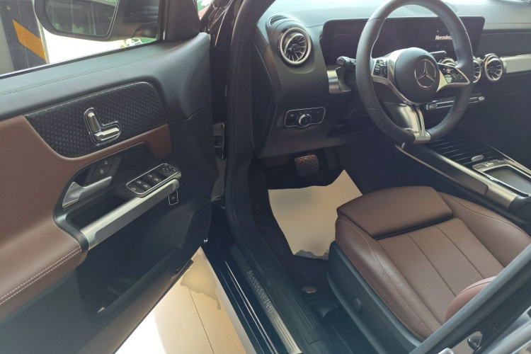 Mercedes-Benz GLB Class 2025 #12 Mercedes-Benz GLB Class 2025 immagine di auto #12