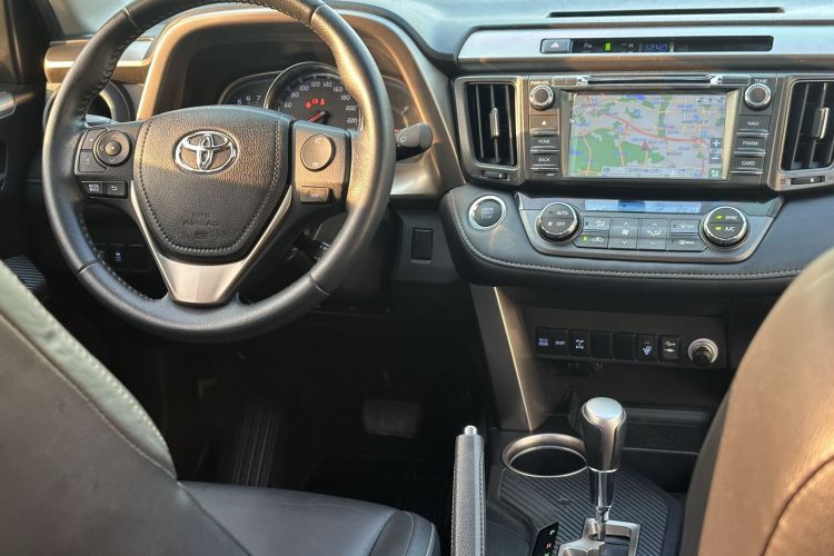 Toyota RAV4 2015 car image #12