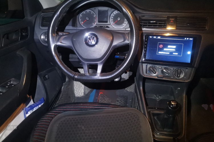 Santana 2019 car image #12