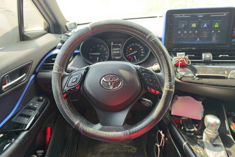 Toyota C-HR 2018 imagem de carro #12