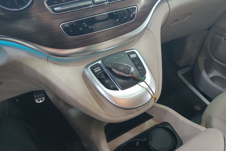 Mercedes-Benz V Class 2022 #12 Mercedes-Benz V Class 2022 car image #12