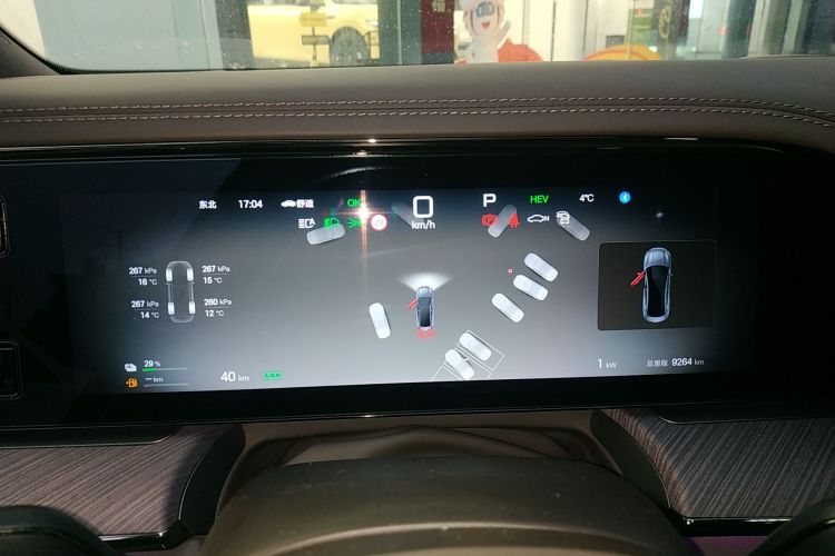 Denza Z9 2024 car image #12