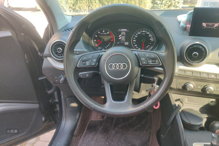 Q2L 2020 car image #12