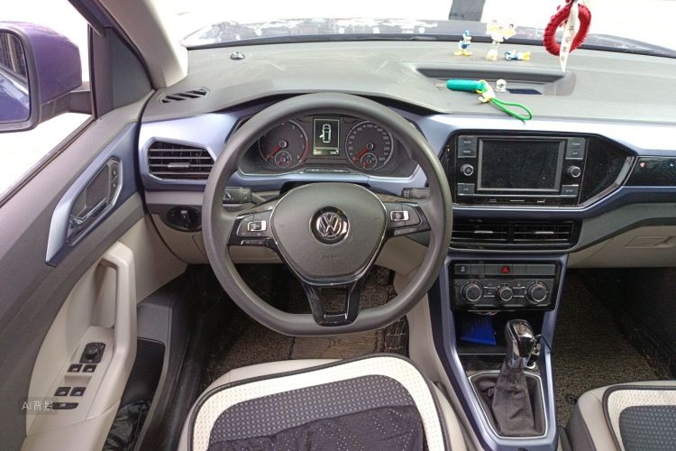 Volkswagen T-Cross 2019 #12 Volkswagen T-Cross 2019 car image #12