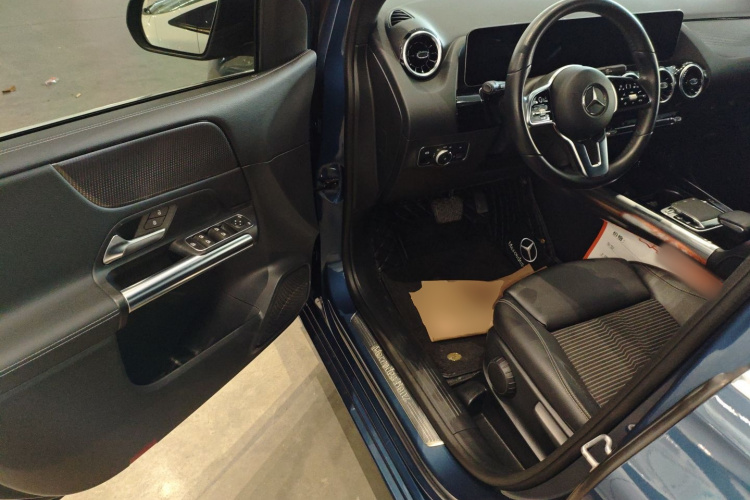 Mercedes-Benz B Class 2019 car image #12