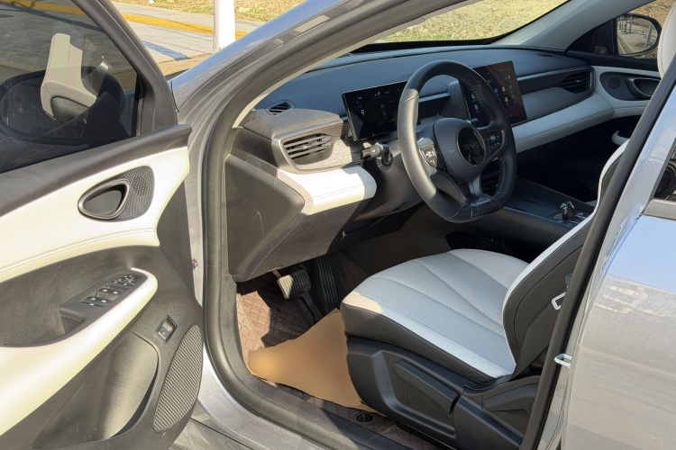 BYD Seal 05 DM-i 2025 car image #12