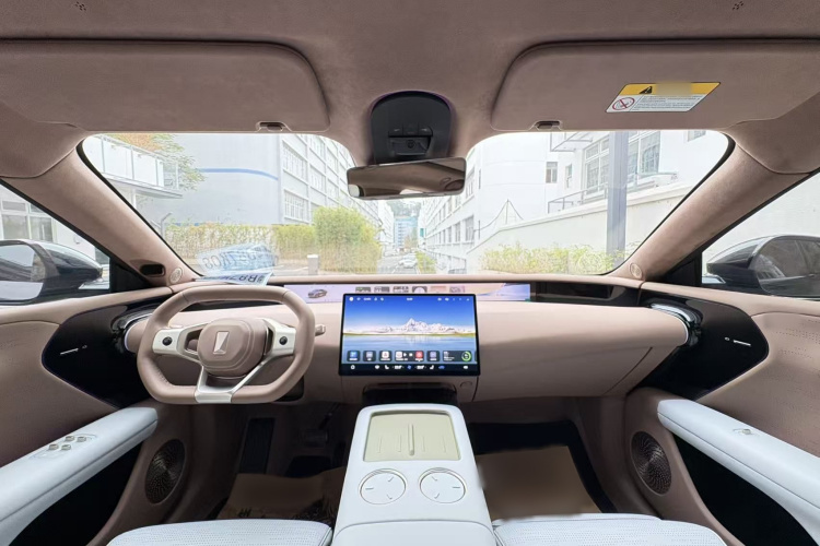 Avatr 07 2024 car image #12